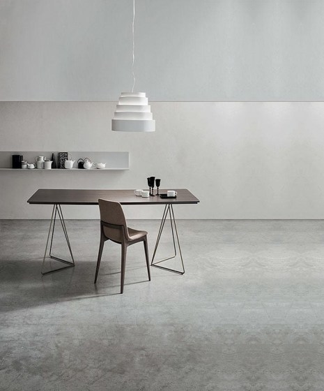 Table CLEO chaises DIVA